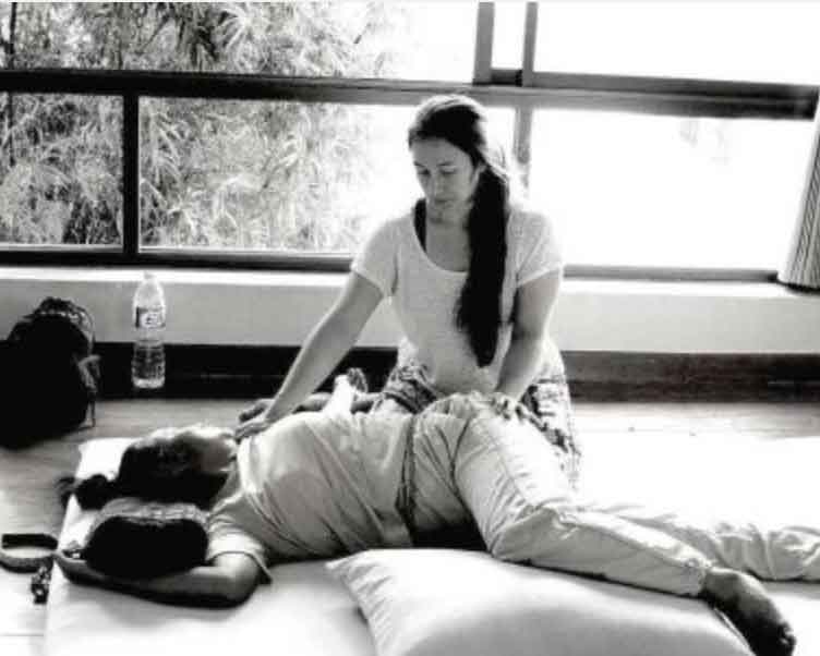 thai yoga massage bw